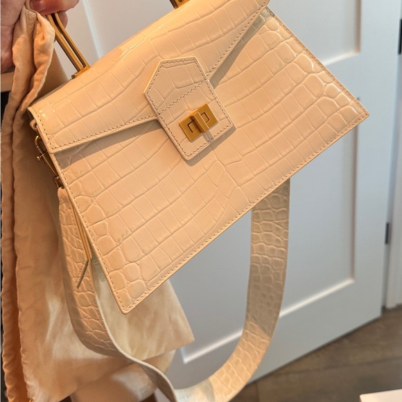 Elegant Cream Crocodile-Embossed Handbag - Picture 1 of 2